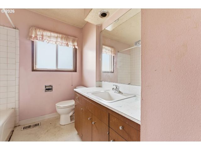 12333 Se MADISON St, Portland, OR 97233