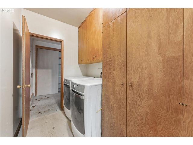 12333 Se MADISON St, Portland, OR 97233