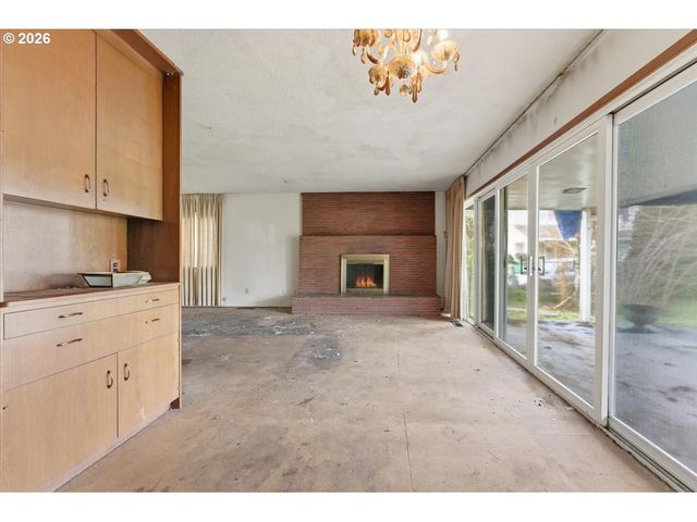 12333 Se MADISON St, Portland, OR 97233