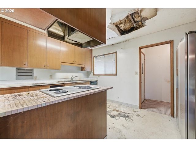 12333 Se MADISON St, Portland, OR 97233