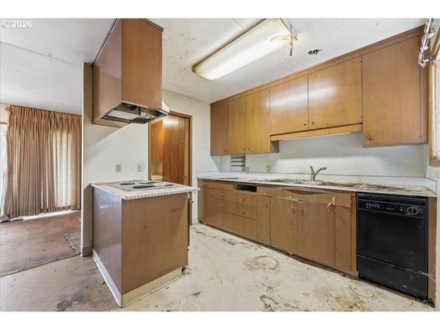 12333 Se MADISON St, Portland, OR 97233