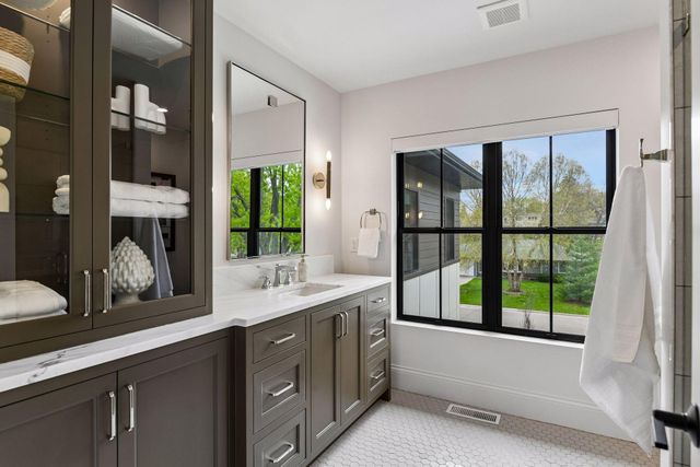 5925 Chowen Avenue S, Edina, MN 55410