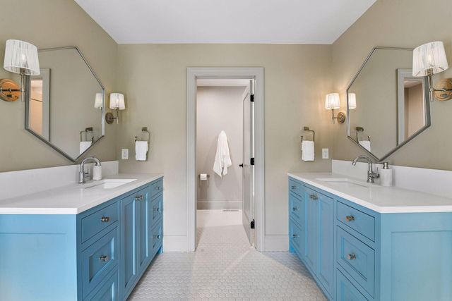 5925 Chowen Avenue S, Edina, MN 55410