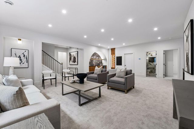 5925 Chowen Avenue S, Edina, MN 55410