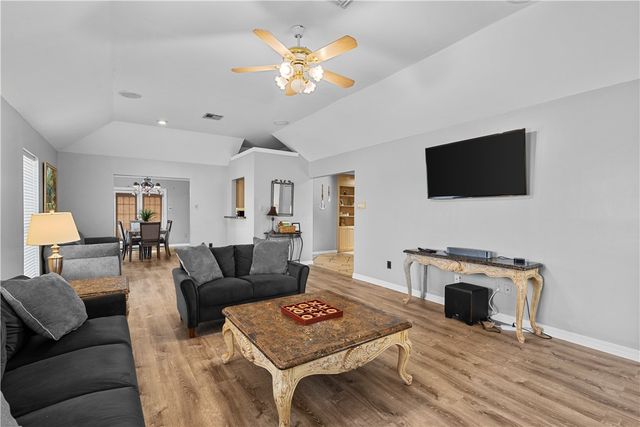 3002 Chapel Creek Dr, Corpus Christi, TX 78414