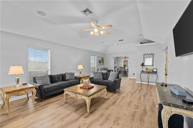 3002 Chapel Creek Dr, Corpus Christi, TX 78414