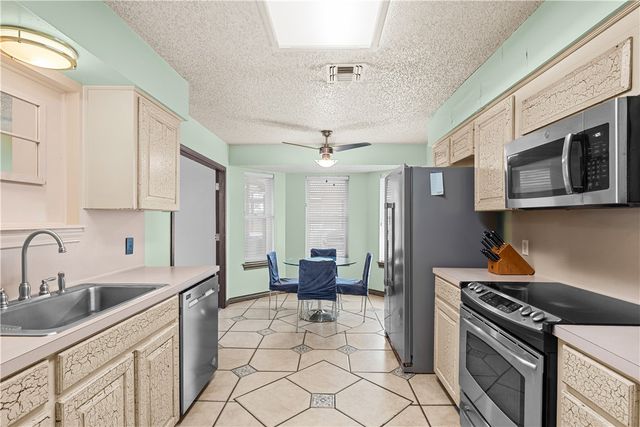 3002 Chapel Creek Dr, Corpus Christi, TX 78414