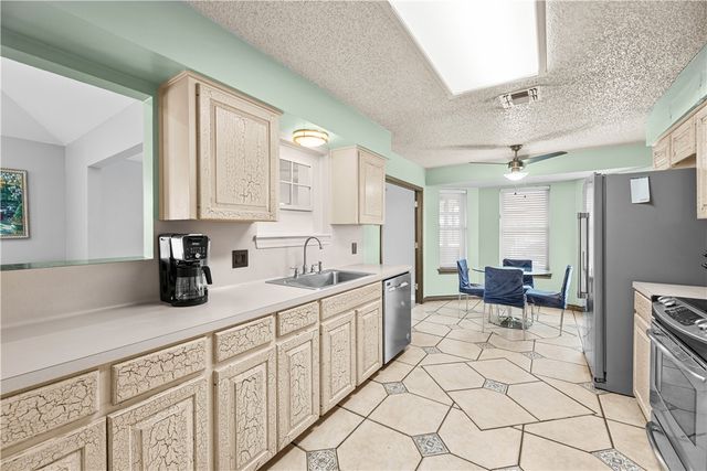 3002 Chapel Creek Dr, Corpus Christi, TX 78414