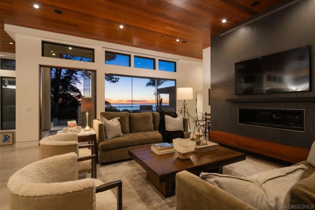 1970 Zapo Street, Del Mar, CA 92014