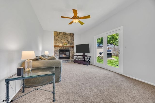 18 Johnfield Ct, Piscataway Twp., NJ 08854