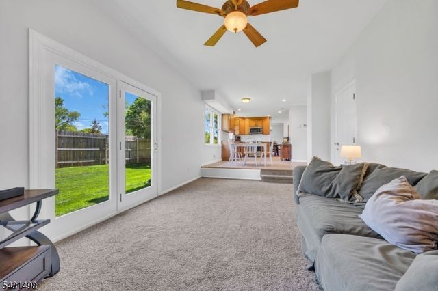 18 Johnfield Ct, Piscataway Twp., NJ 08854