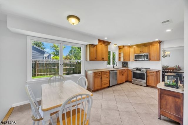 18 Johnfield Ct, Piscataway Twp., NJ 08854
