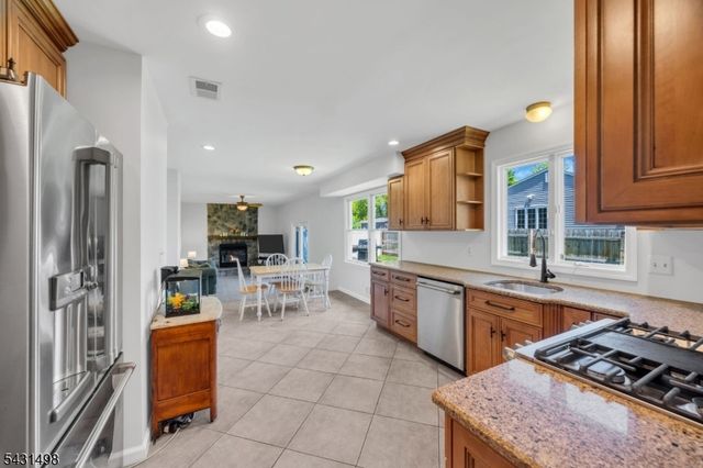 18 Johnfield Ct, Piscataway Twp., NJ 08854
