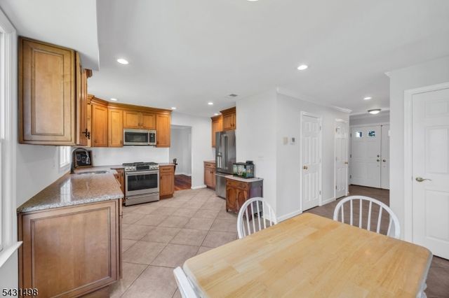 18 Johnfield Ct, Piscataway Twp., NJ 08854