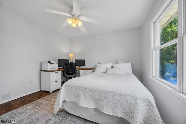 18 Johnfield Ct, Piscataway Twp., NJ 08854