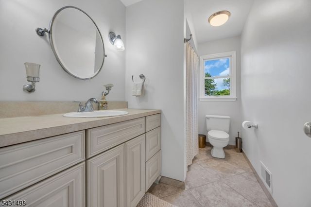 18 Johnfield Ct, Piscataway Twp., NJ 08854