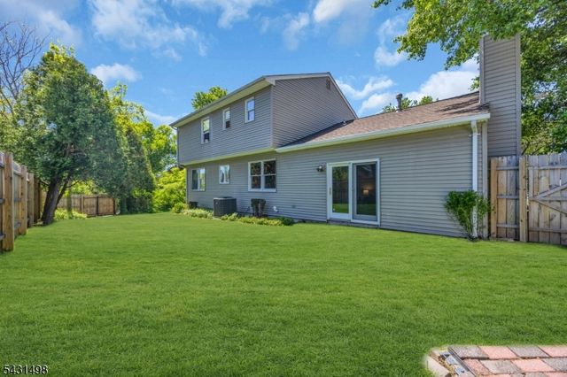 18 Johnfield Ct, Piscataway Twp., NJ 08854