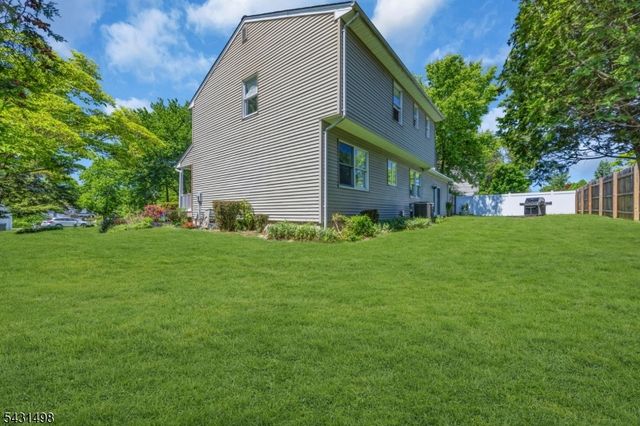 18 Johnfield Ct, Piscataway Twp., NJ 08854