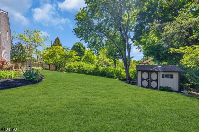 18 Johnfield Ct, Piscataway Twp., NJ 08854