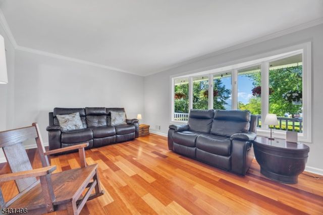 18 Johnfield Ct, Piscataway Twp., NJ 08854