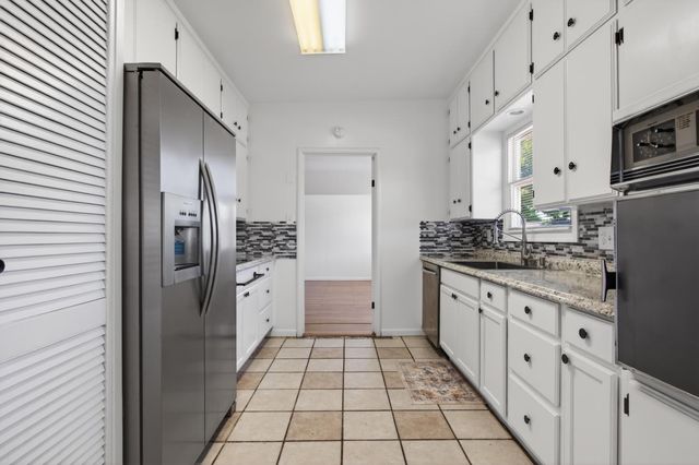 7419 Pine St, Hughson, CA 95326