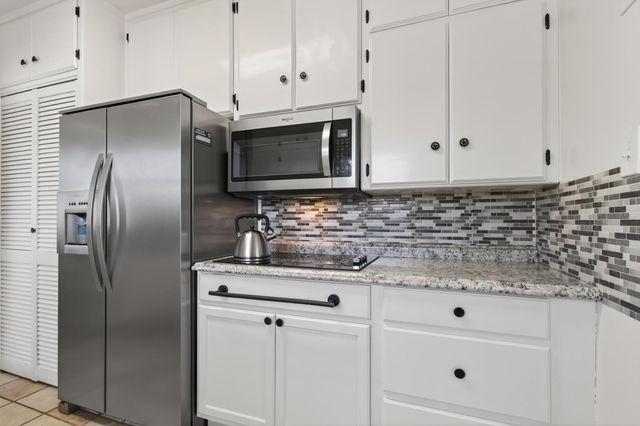 7419 Pine St, Hughson, CA 95326