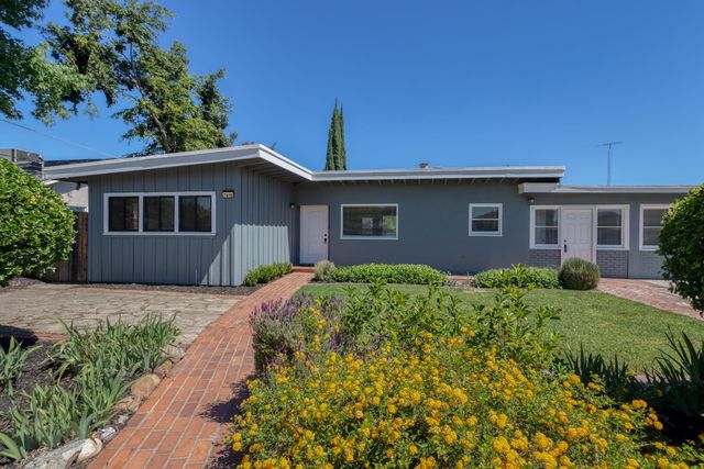 7419 Pine St, Hughson, CA 95326