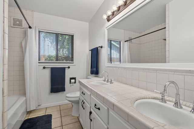 7419 Pine St, Hughson, CA 95326