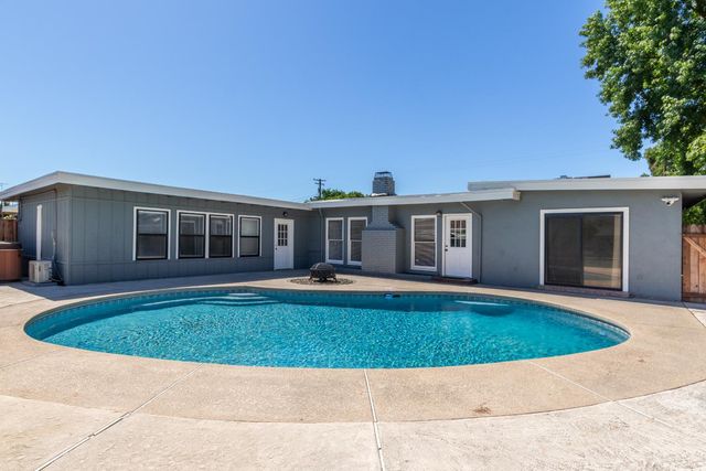7419 Pine St, Hughson, CA 95326