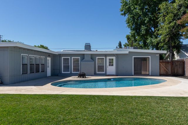 7419 Pine St, Hughson, CA 95326