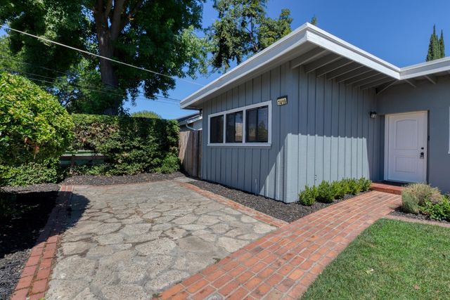7419 Pine St, Hughson, CA 95326