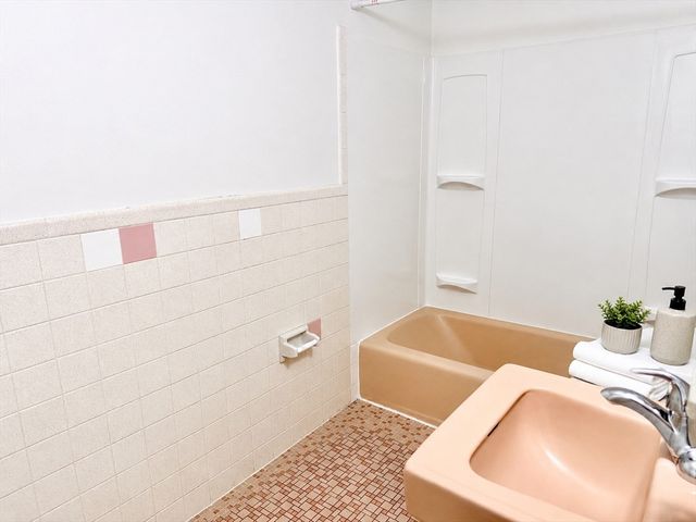 135 Neponset Ave 44, Boston, MA 02122