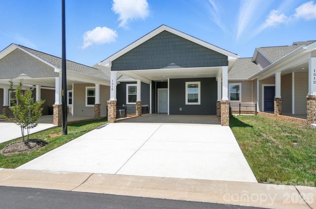 1518 29th Street SE, Hickory, NC 28602