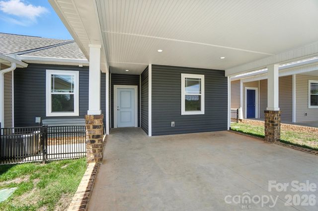 1518 29th Street SE, Hickory, NC 28602