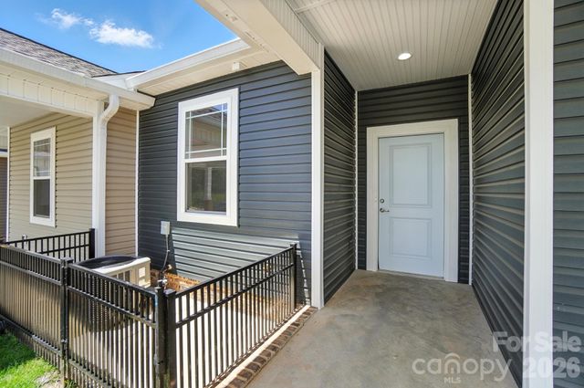 1518 29th Street SE, Hickory, NC 28602