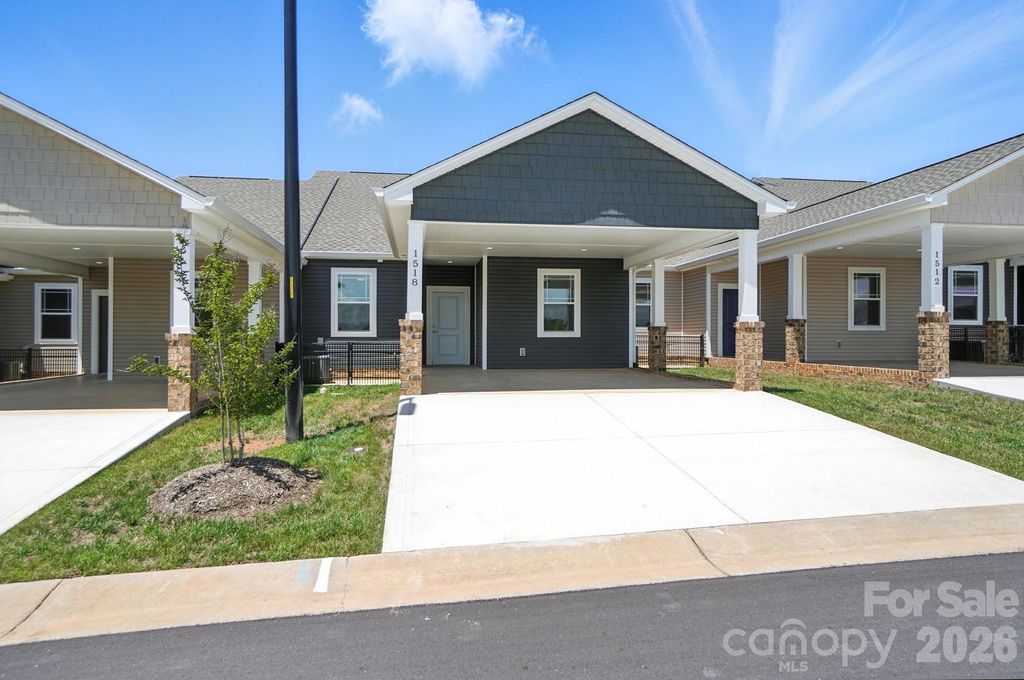 1518 29th Street SE, Hickory, NC 28602