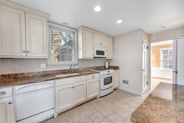 2377 S WEBSTER AVENUE, Green Bay, WI 54301