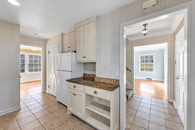 2377 S WEBSTER AVENUE, Green Bay, WI 54301