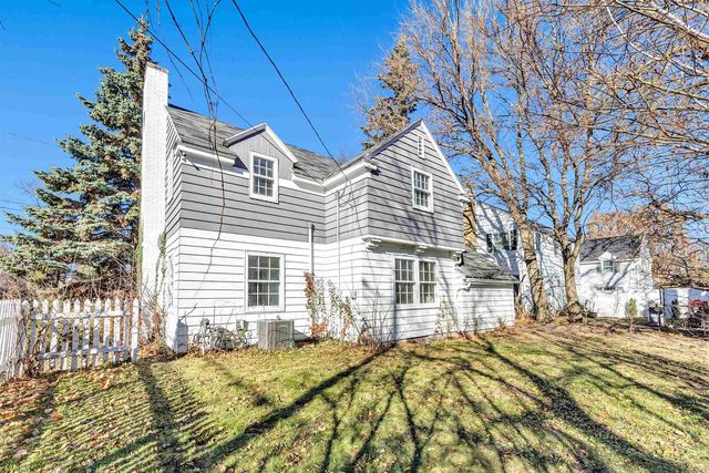 2377 S WEBSTER AVENUE, Green Bay, WI 54301