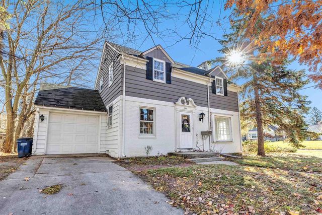 2377 S WEBSTER AVENUE, Green Bay, WI 54301