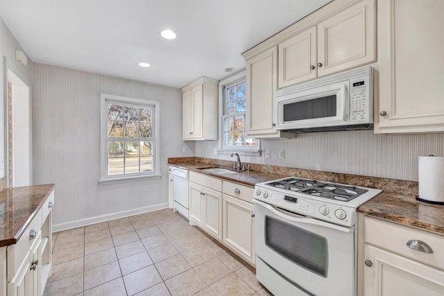 2377 S WEBSTER AVENUE, Green Bay, WI 54301