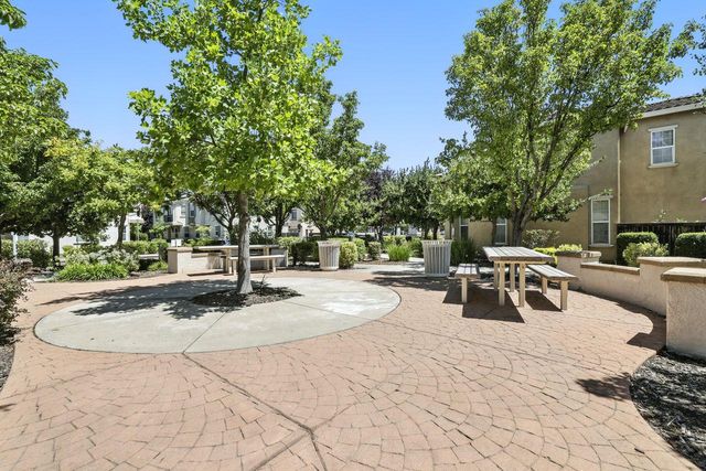 7839 Brizio Walk, Sacramento, CA 95823