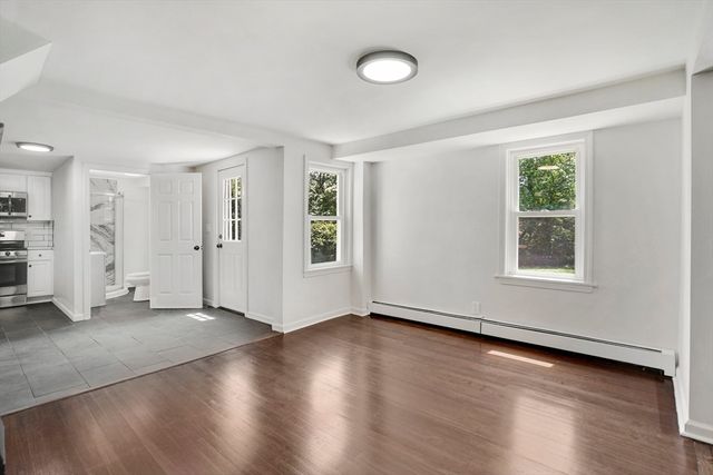 46 Chestnut St Place, East Longmeadow, MA 01028