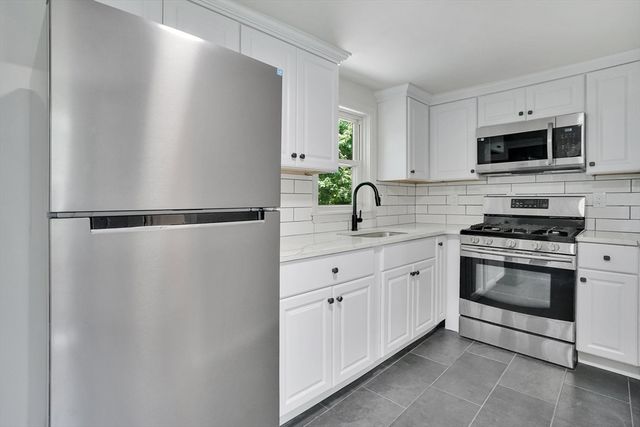 46 Chestnut St Place, East Longmeadow, MA 01028
