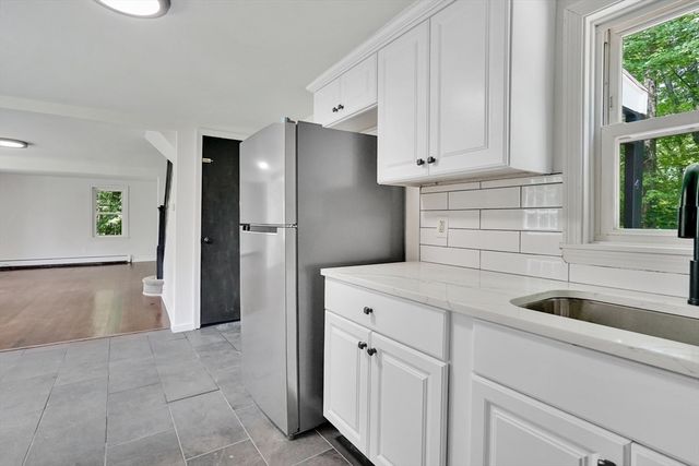 46 Chestnut St Place, East Longmeadow, MA 01028