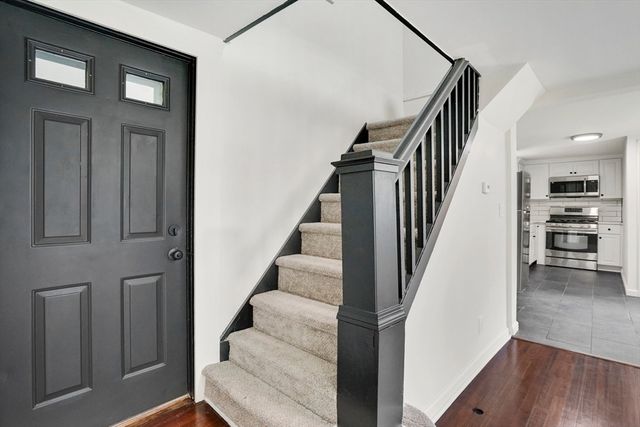 46 Chestnut St Place, East Longmeadow, MA 01028