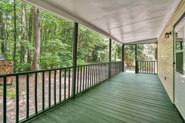 46 Chestnut St Place, East Longmeadow, MA 01028
