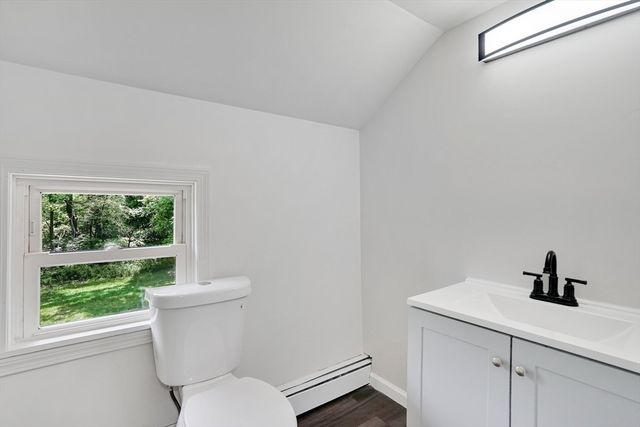 46 Chestnut St Place, East Longmeadow, MA 01028