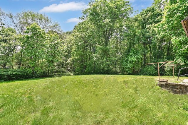 46 Chestnut St Place, East Longmeadow, MA 01028