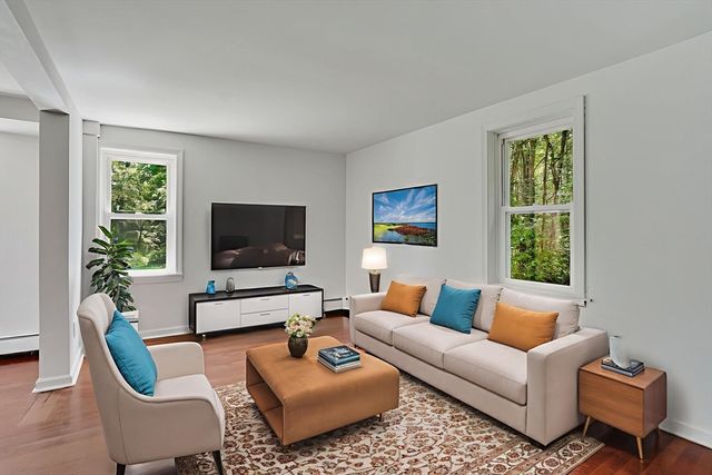 46 Chestnut St Place, East Longmeadow, MA 01028